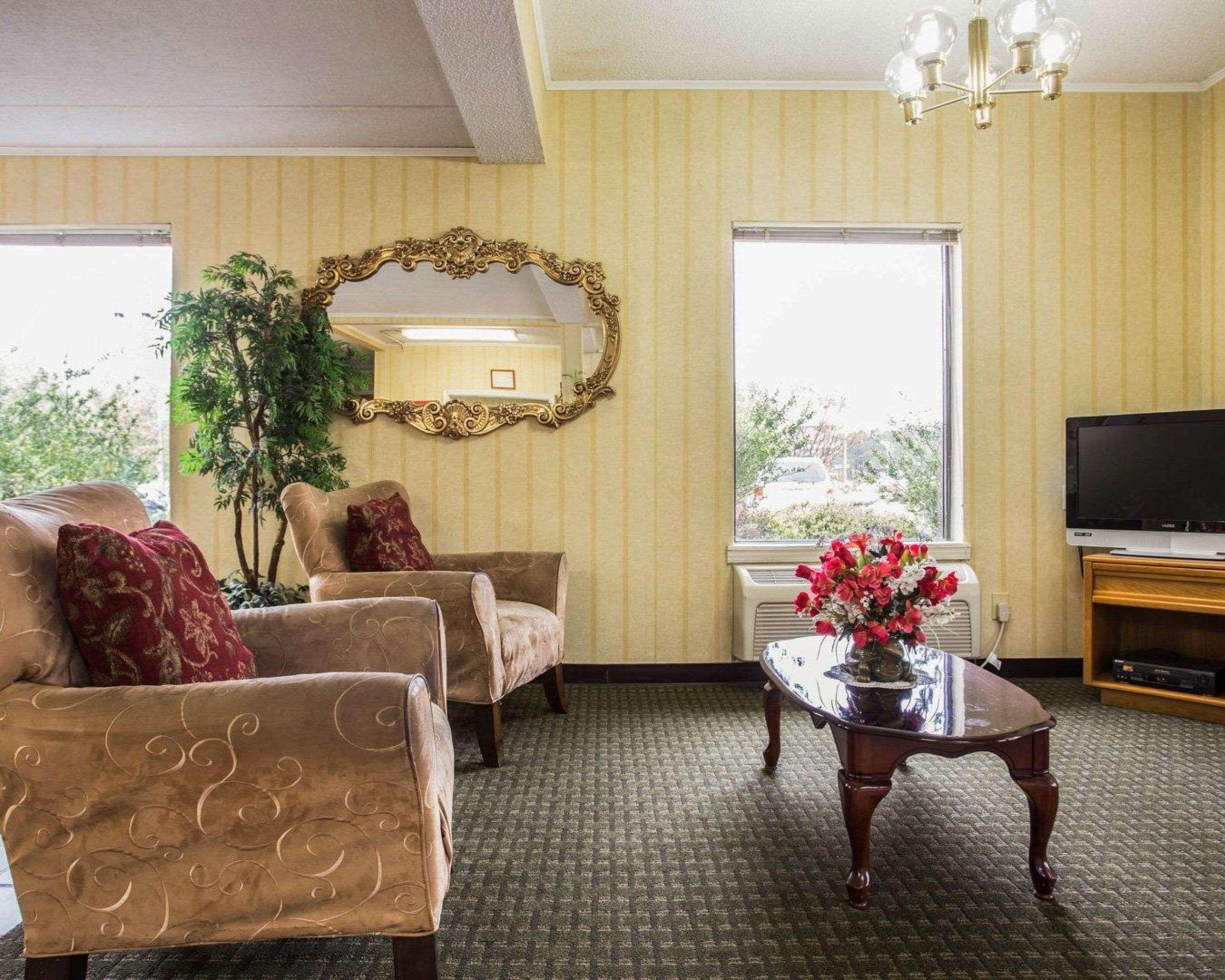 Econo Lodge Inn & Suites Lugoff Buitenkant foto